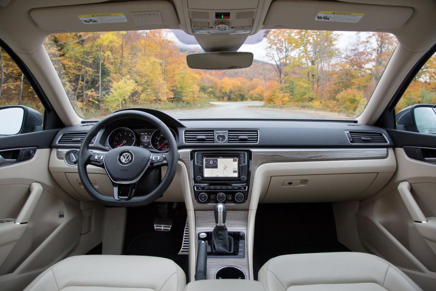  Volkswagen Passat V6 2016 года  (фото 22 из 30)